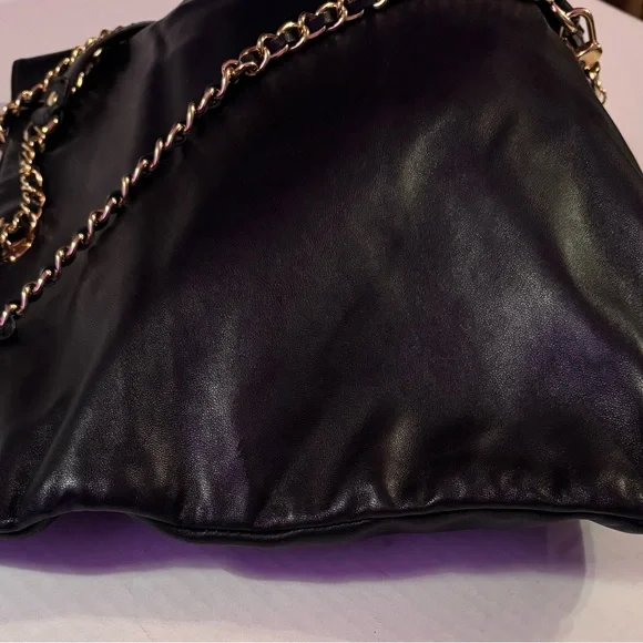 New York Designer DKNY Black Calf Leather Shoulder Bag with Chain Handles
